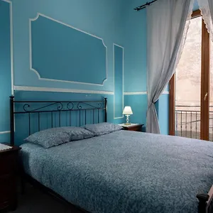 https://spaccanapoli-home.hotels-amalfi.com